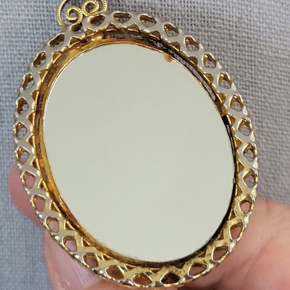 Womens Gold Tone Round Link Chain Colonial Scene Pendant Necklace Earrings Set - Picture 5 of 10